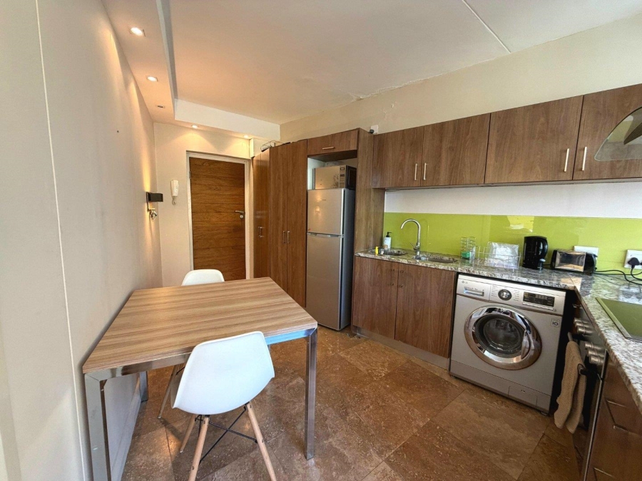 1 Bedroom Property for Sale in Vredehoek Western Cape